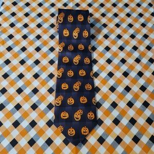 Hallmark Pumpkin / Jack-O'-Lantern Tie